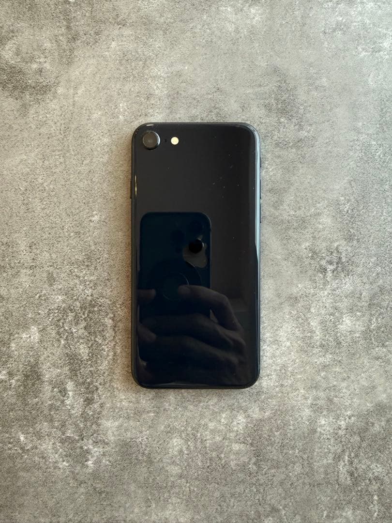 Apple iPhone SE (第3世代) ブラック バッテリー容量100%