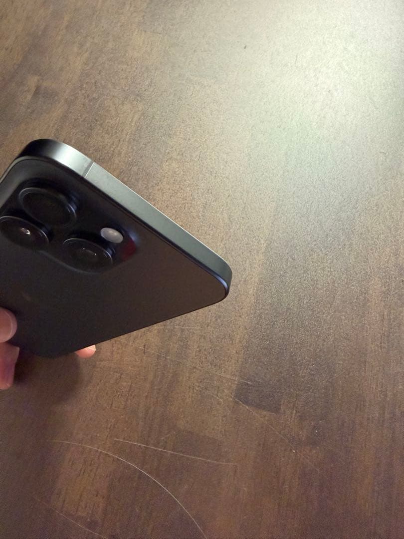 【極美品】iPhone 15 Pro Max ブラックチタニウム