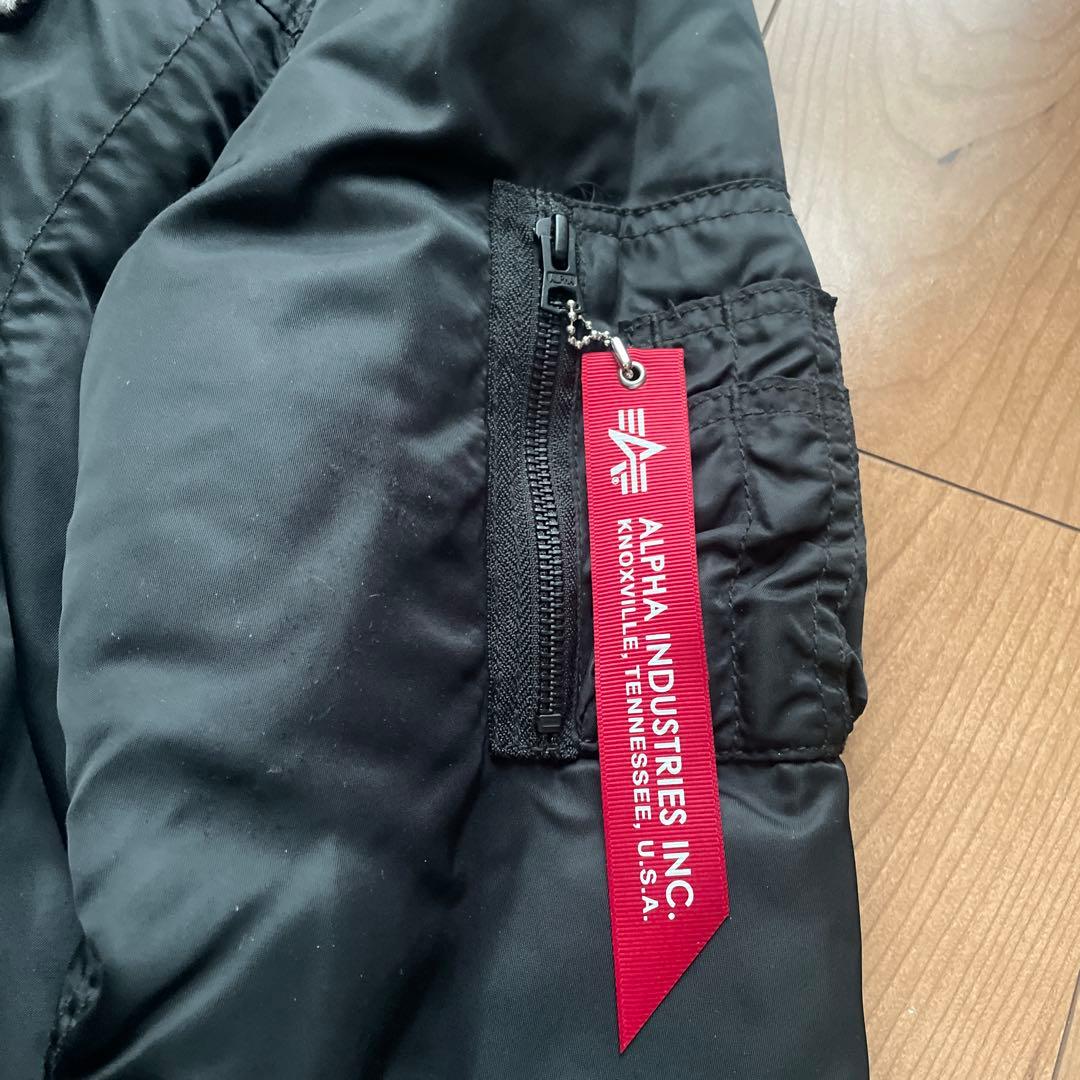 美品！ALPHA INDUSTRIES フード付きブラックブルゾン　TA1260