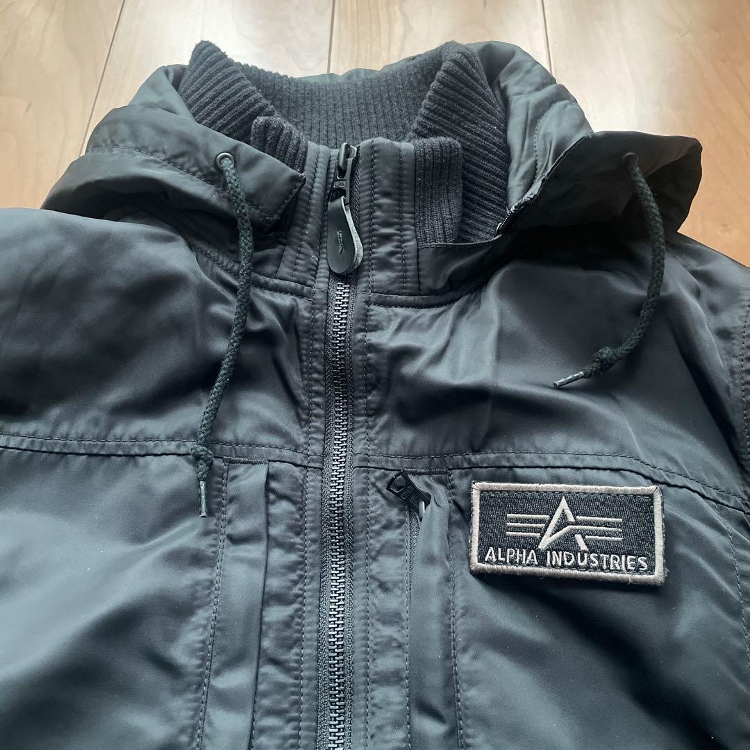 美品！ALPHA INDUSTRIES フード付きブラックブルゾン　TA1260