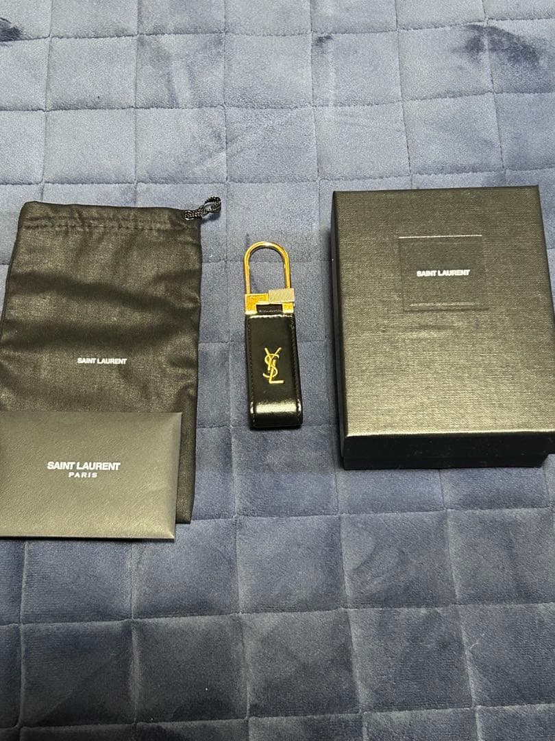 SAINT LAURENT 黒 レザー キーホルダー