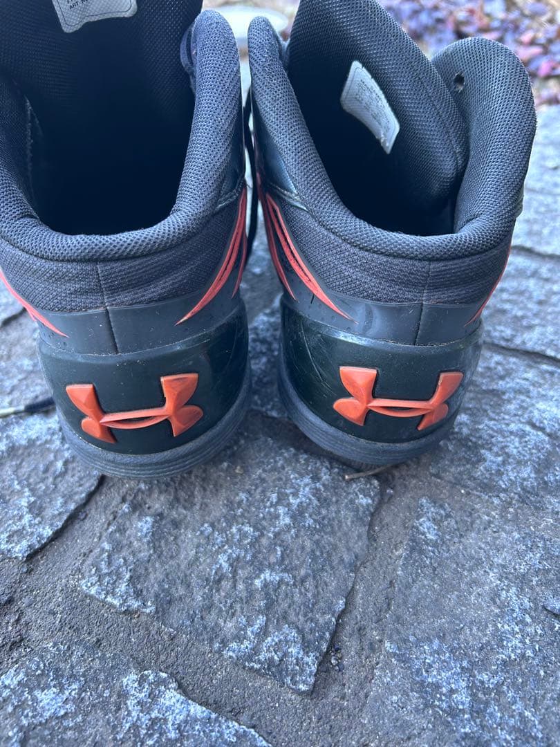 Under Armour ミドルスパイクシューズ 黒/オレンジ