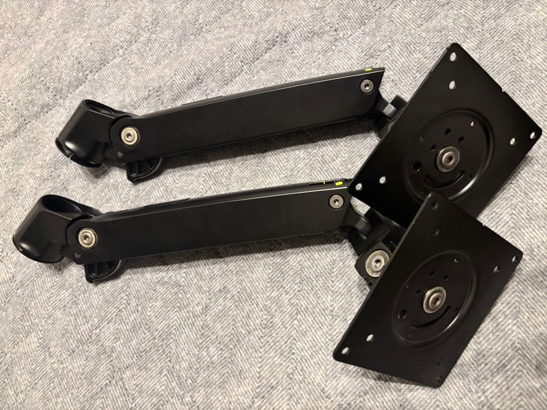 Amazonベーシック　デュアルモニターアーム　エルゴトロンOEM