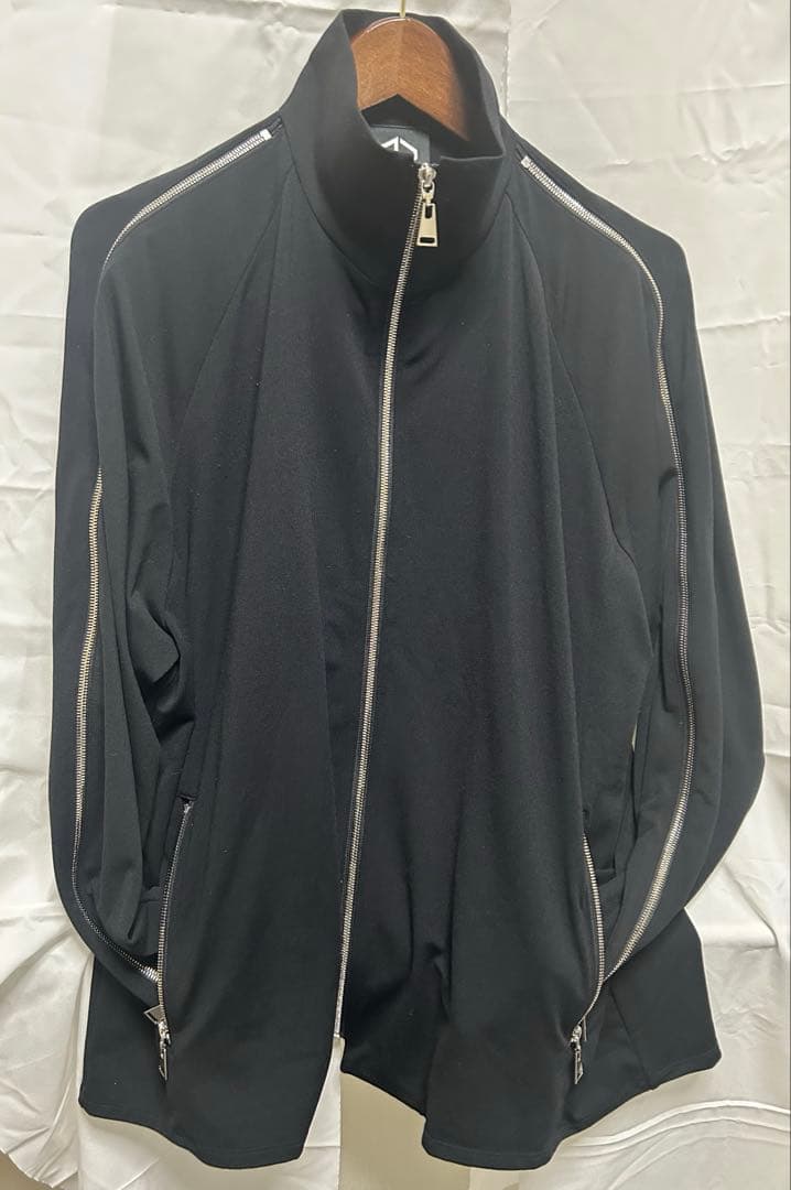 黒いフルジップジャケット　ACUDO by CHANU