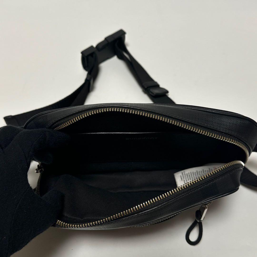 m92【未使用級】バーバリー　ロンドンチェック　PVC ボディバッグショルダー.