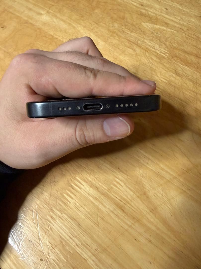 Apple iPhone 15 Pro ブラックチタニウム