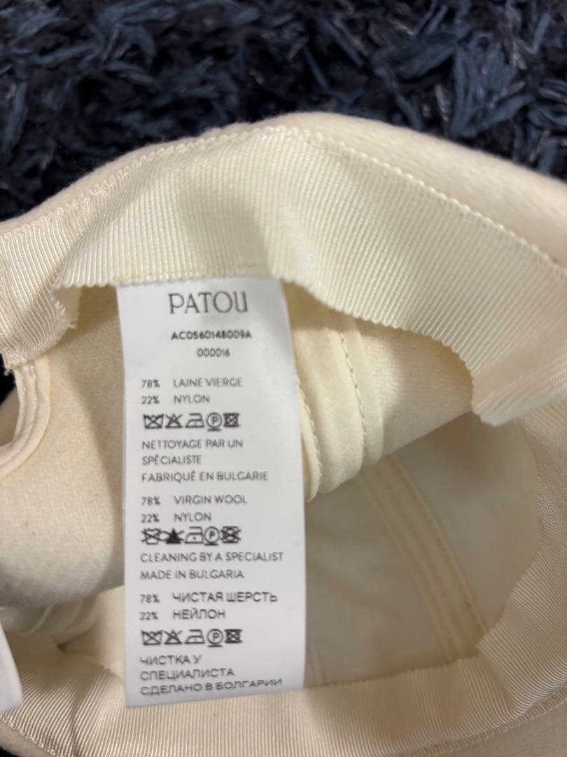 PATOU ホワイト 刺繍ロゴキャップ