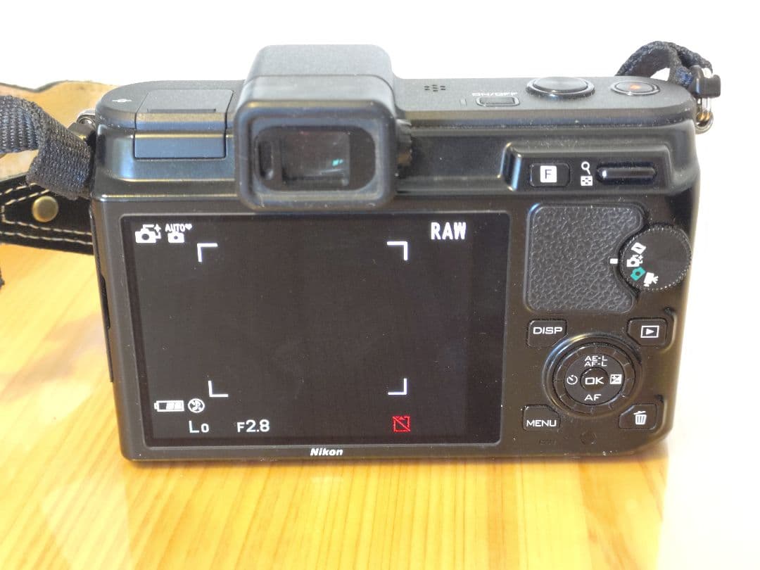 Nikon 1 V1 デジタルカメラ 10mmレンズ付き