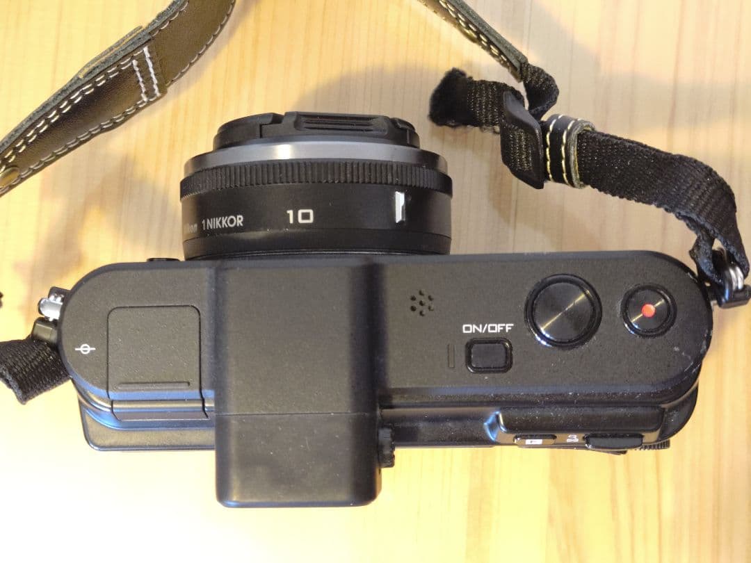 Nikon 1 V1 デジタルカメラ 10mmレンズ付き