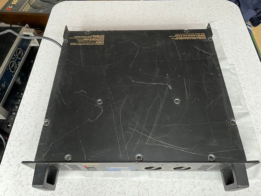 YAMAHA P1600 パワーアンプ