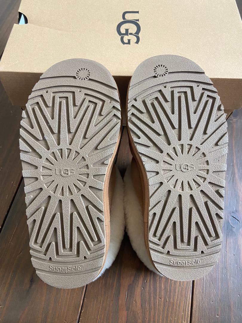 【新品未使用】UGG tazzlitaダズリータ JP21センチ　ステッカー付