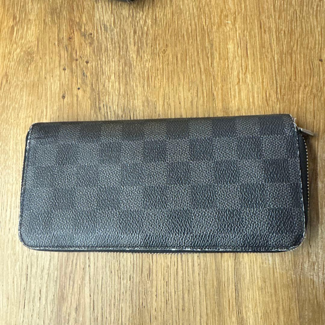 ルイ・ヴィトン ロゴ入り ブラック長財布