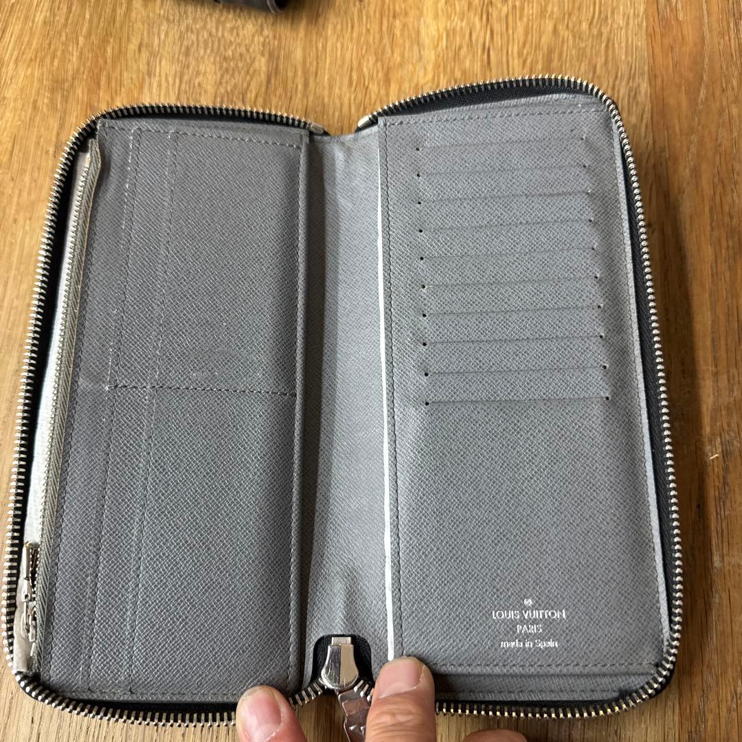 ルイ・ヴィトン ロゴ入り ブラック長財布