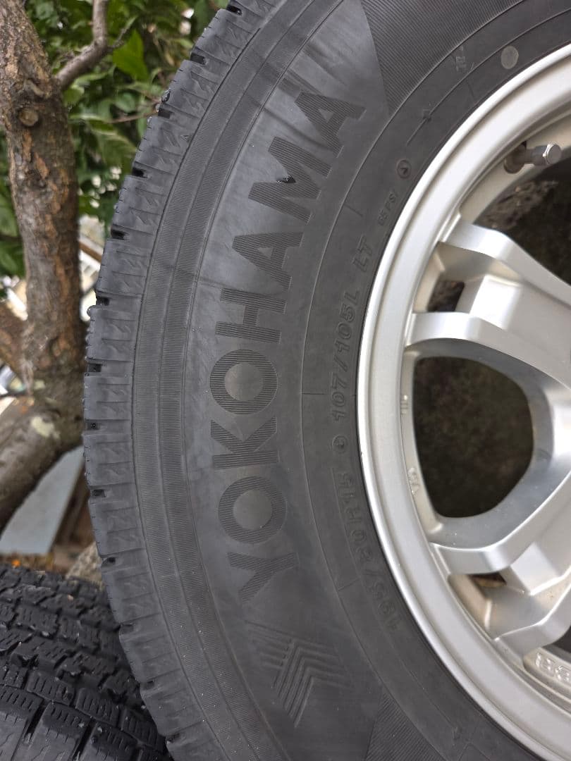 ハイエース 15インチ スタッドレスタイヤホイールセット 4本