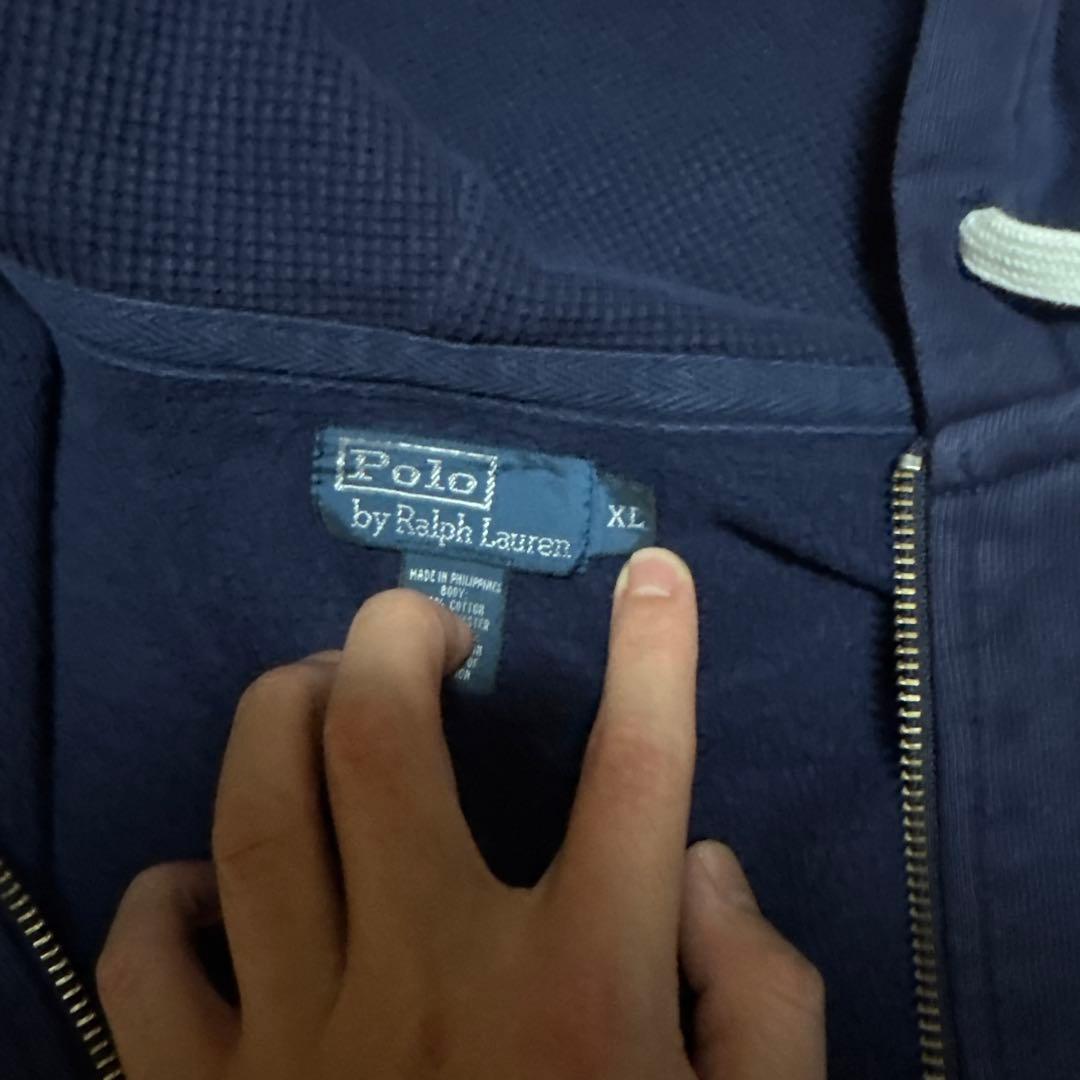 ポロ刺繍入りネイビーパーカー