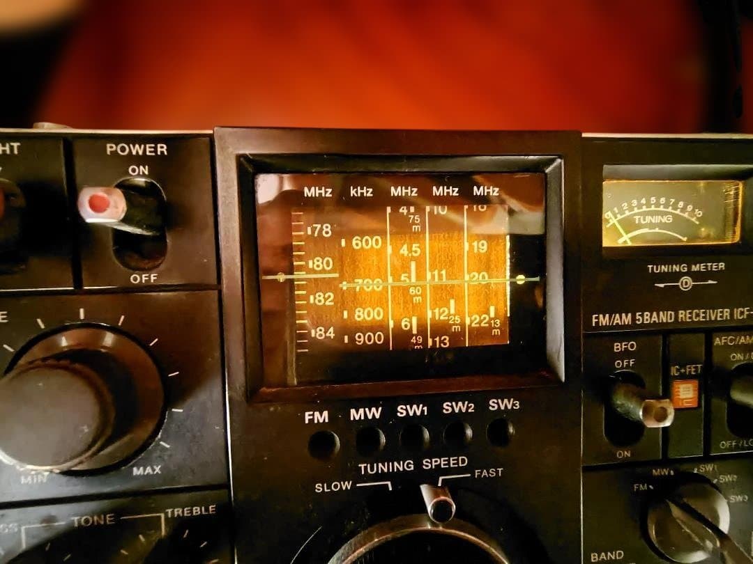 SONY ICF-5800 AM/FMラジオ受信機 （ジャンク品）