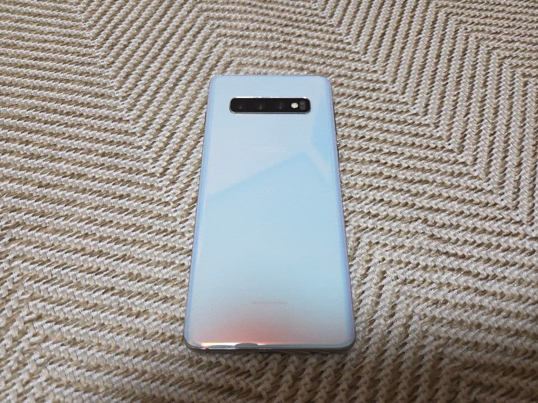 Galaxy S10 楽天モバイル版 純正ワイヤレス充電器つき