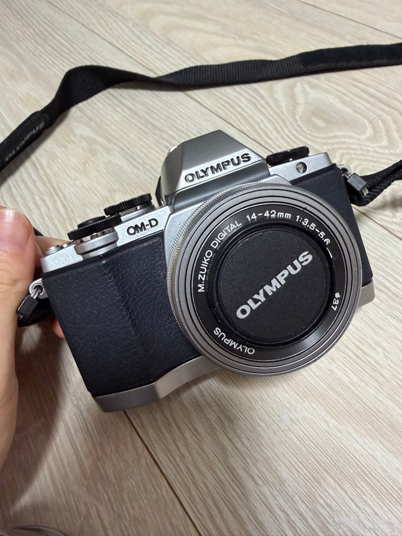 OLYMPUS OM-D E-M10初代　単焦点レンズセット