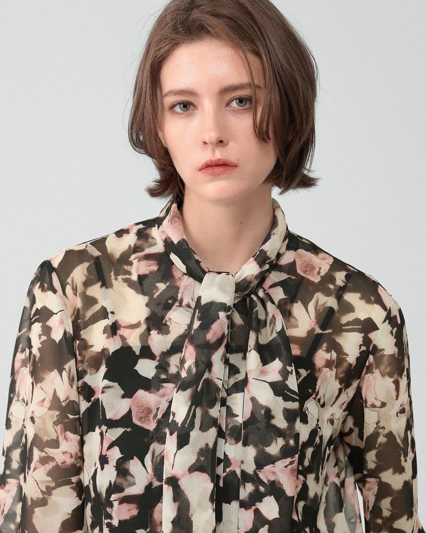新品*定価3.7万 セオリーリュクス 今季完売 フローラルプリントブラウス