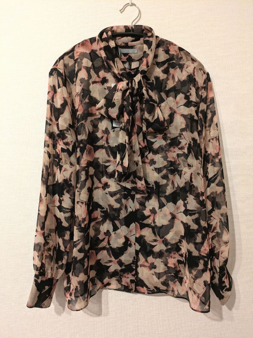新品*定価3.7万 セオリーリュクス 今季完売 フローラルプリントブラウス
