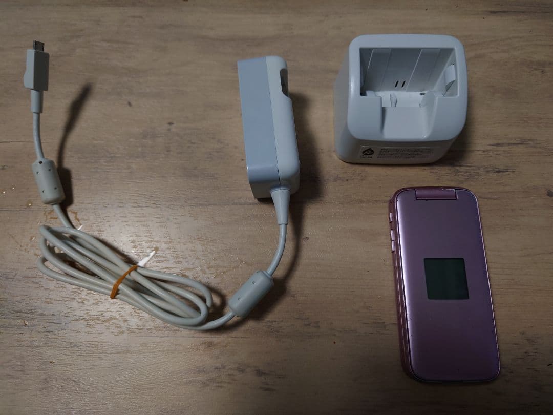 F-01M ピンク 　らくらくフォン中古