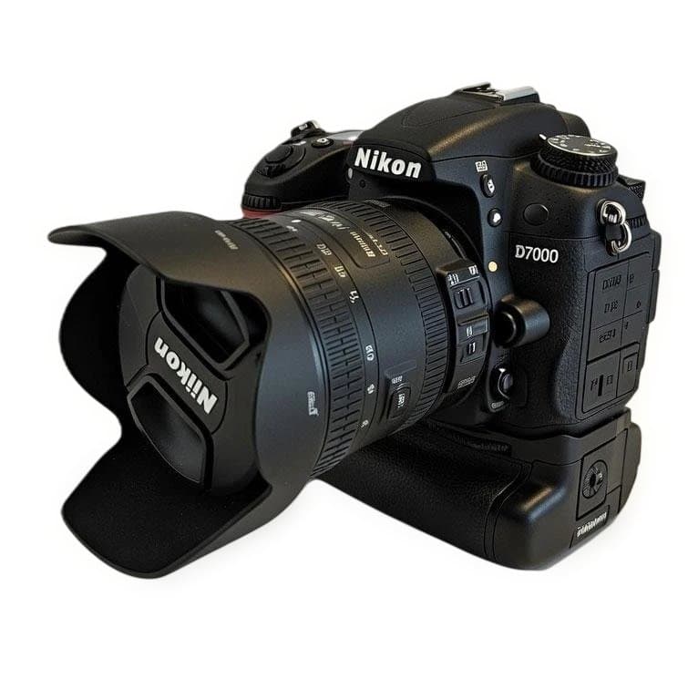 Nikon D7000 + 18-200mm F3.5-5.6 + 64G✕2