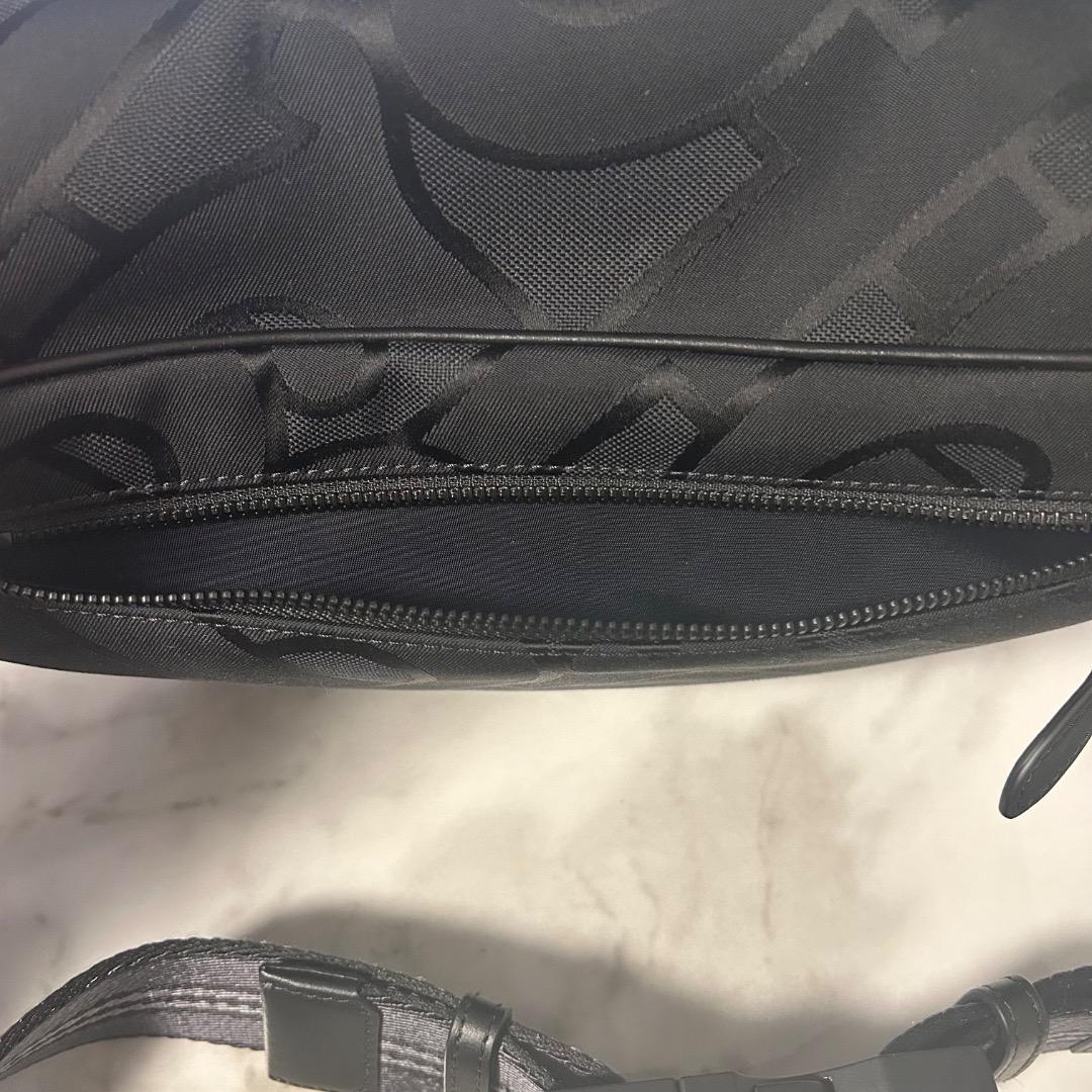 【ご購入者様確定商品】【新品未使用】BURBERRY TBモノグラムボディバッグ