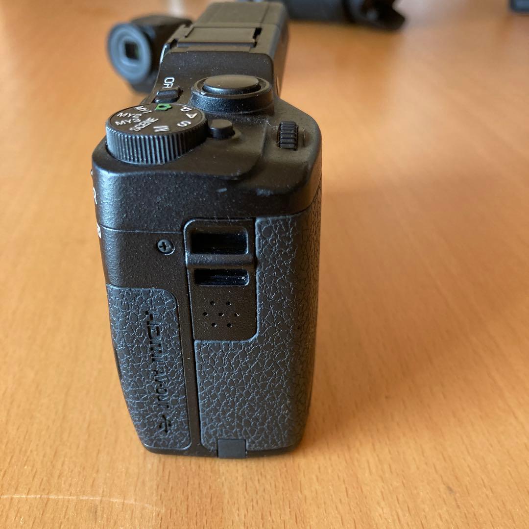 ファインダーも同時出品しています RICOH GXR デジタルカメラ