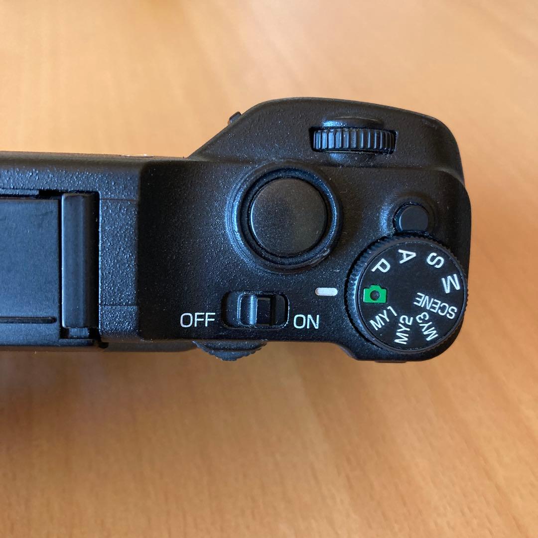 ファインダーも同時出品しています RICOH GXR デジタルカメラ