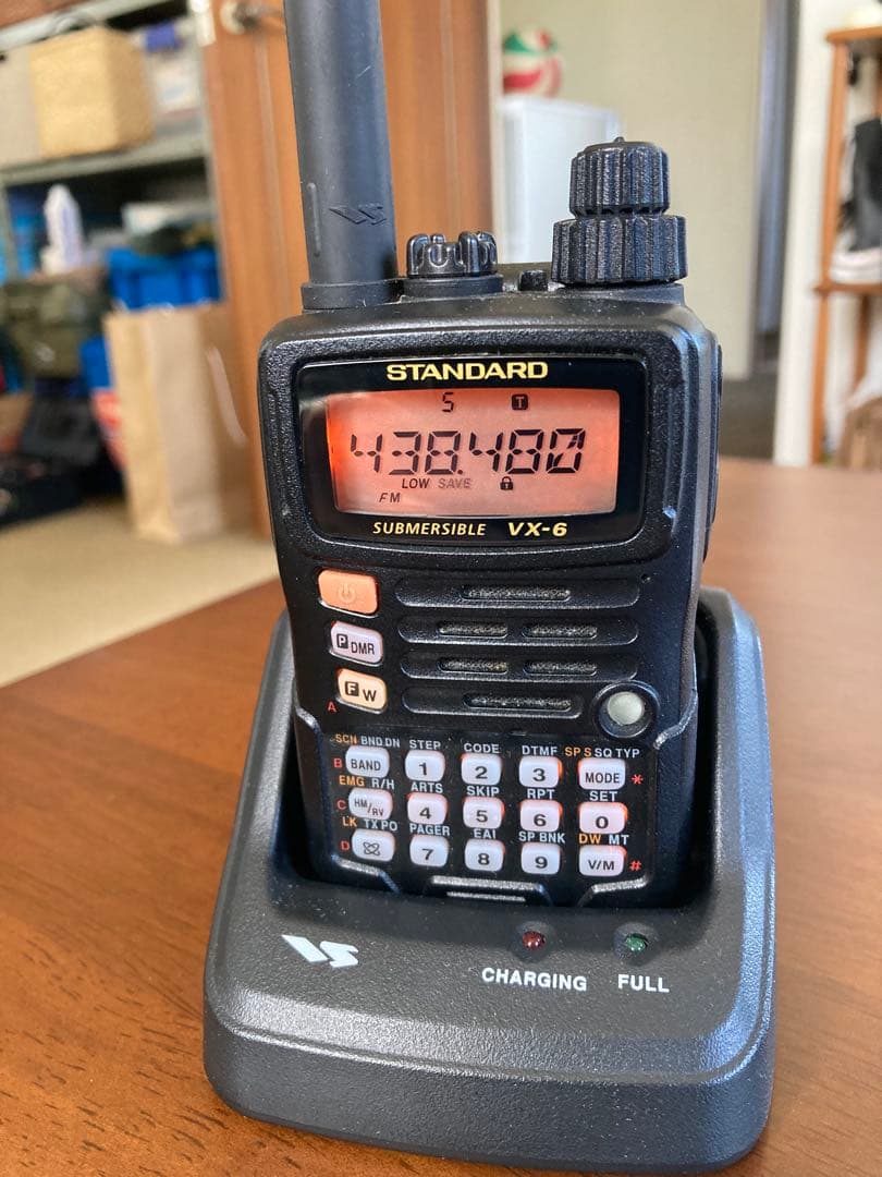 トランシーバー STANDARD VX-6