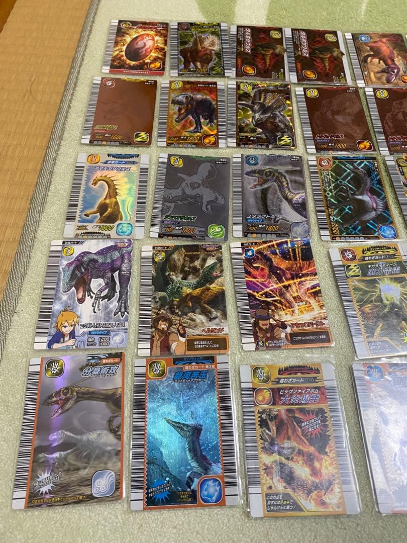 【最終値下げ】恐竜キングカード　49枚　レアカード　恐竜キングカードケース
