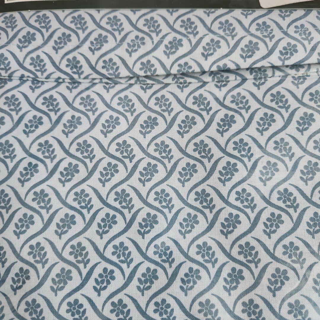 新品　ローラ・アシュレイ　テーブルクロス　小花柄