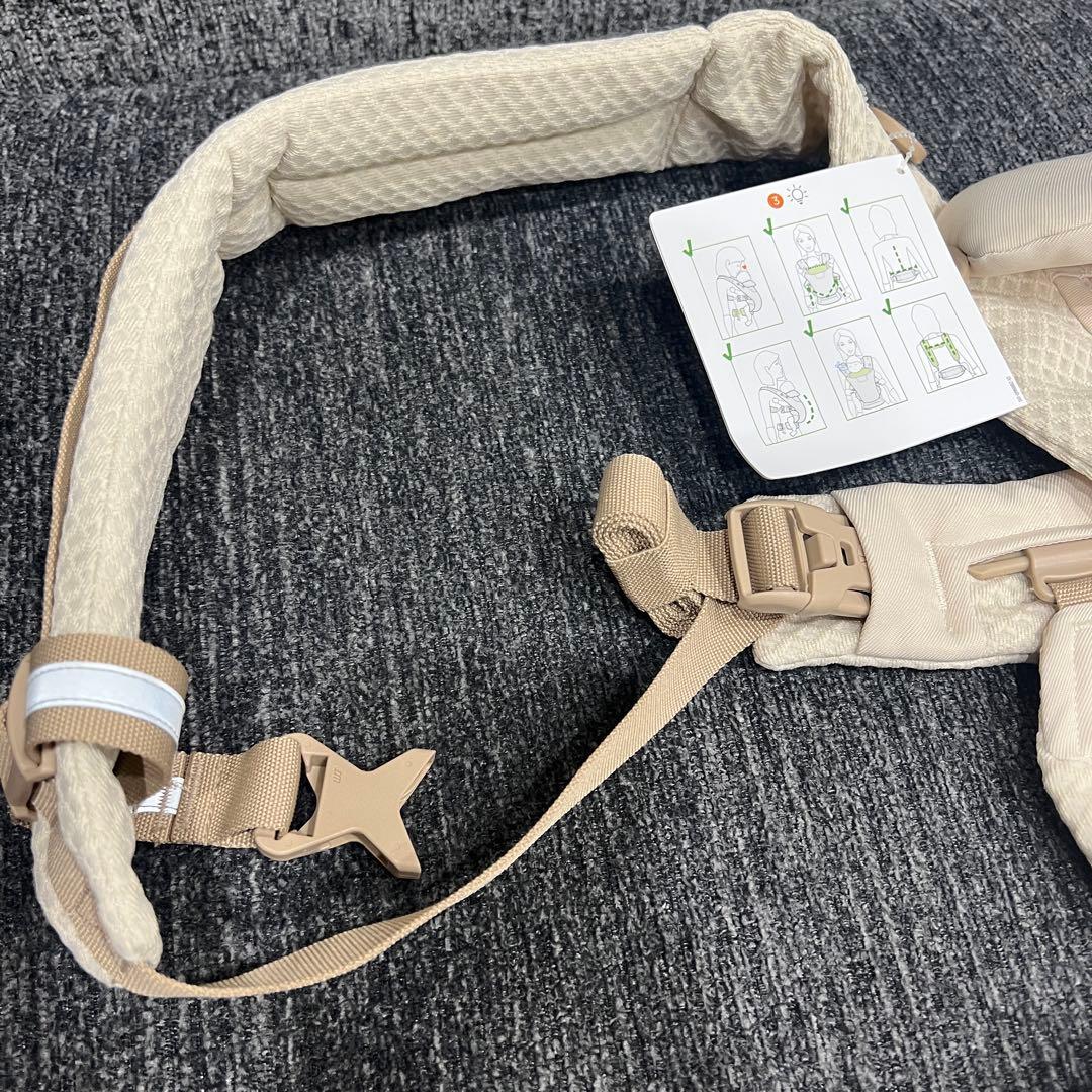 【未使用・新品】　ergobaby ベージュ抱っこひも　エルゴベビー