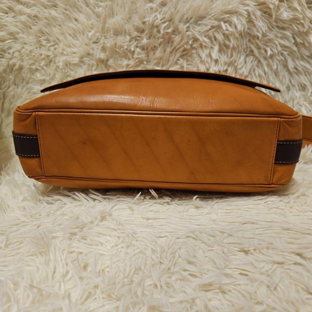 美品 ソメスサドル レザー フラップ ショルダーバッグ キャメル A4