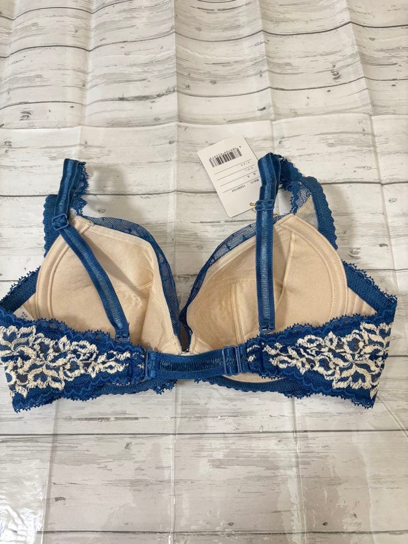 マルコ 新品保管品　D65 リュミエス　3/4ブラ 美胸　スタイルアップ 谷間