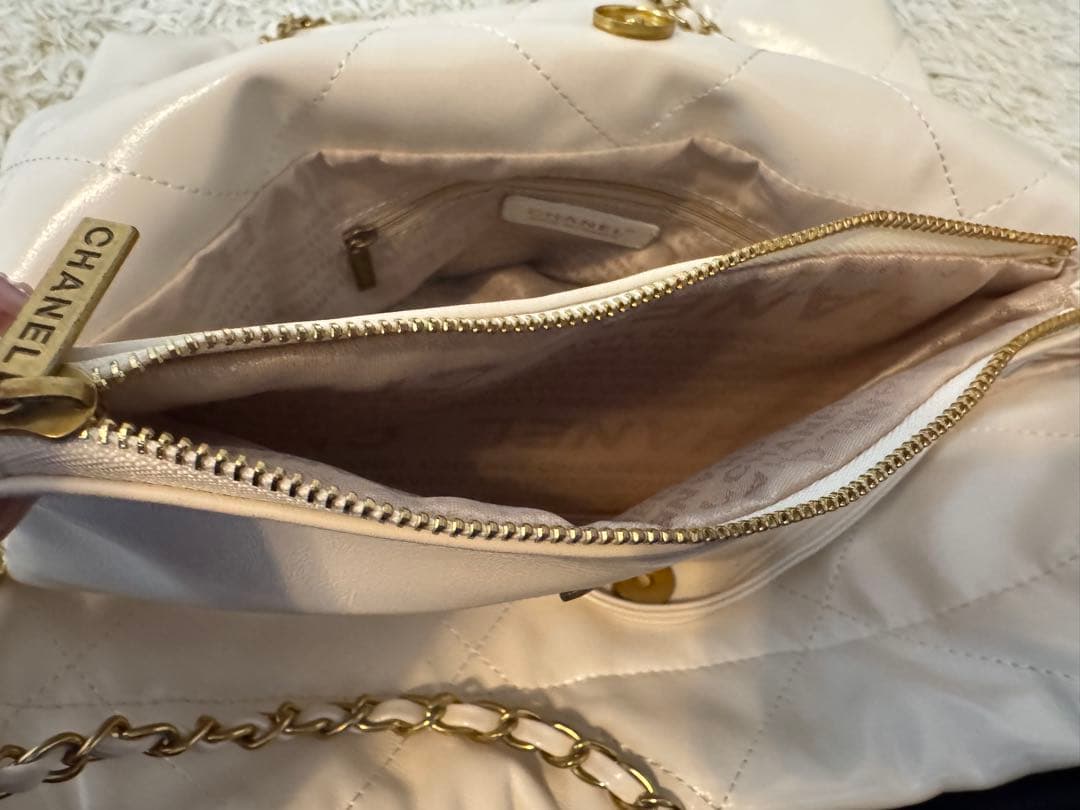 CHANEL ホワイト キルティングバッグ