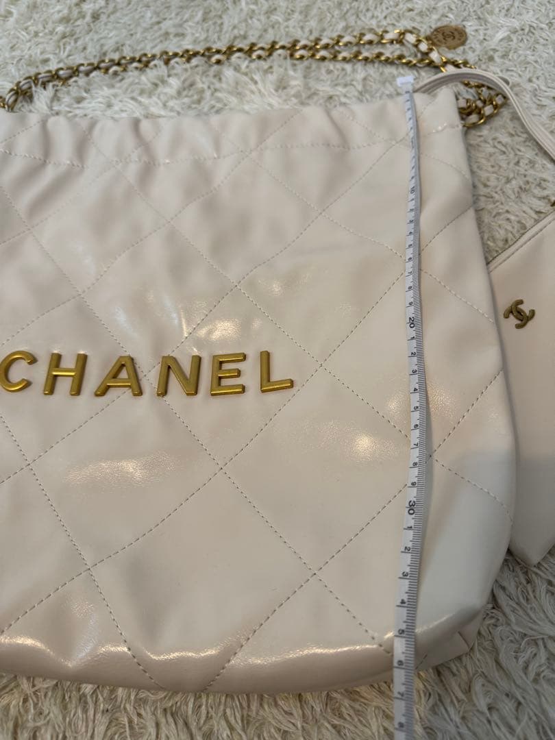 CHANEL ホワイト キルティングバッグ
