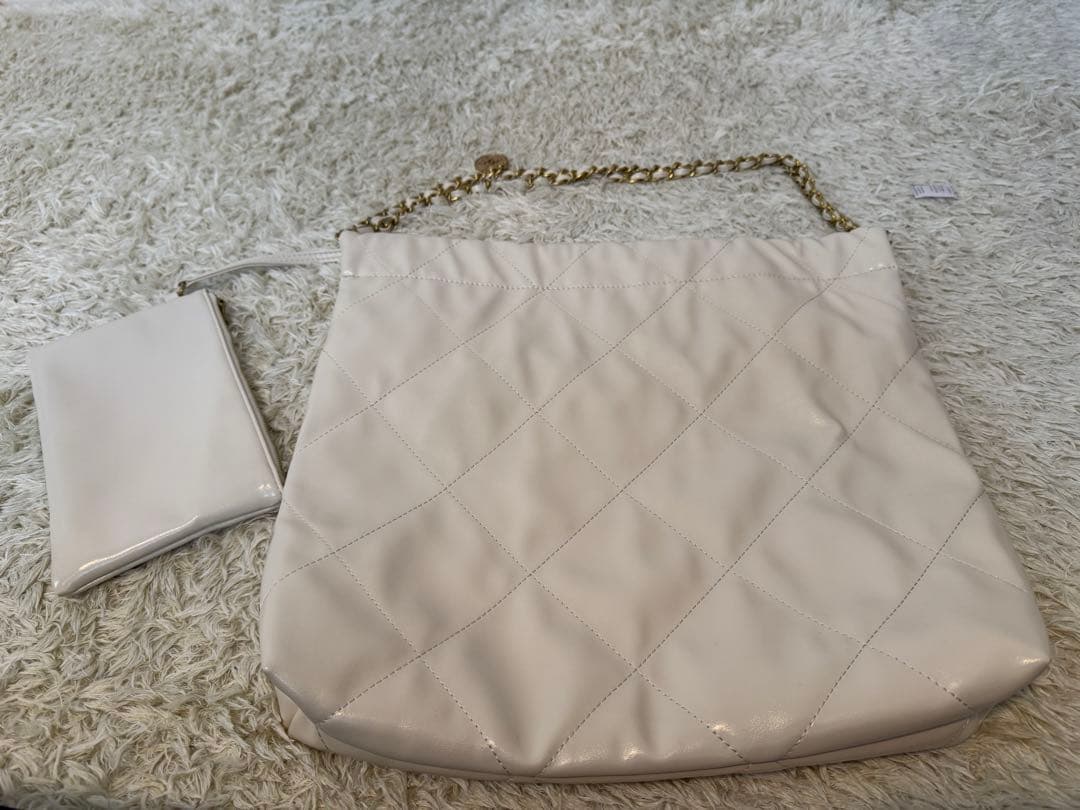 CHANEL ホワイト キルティングバッグ