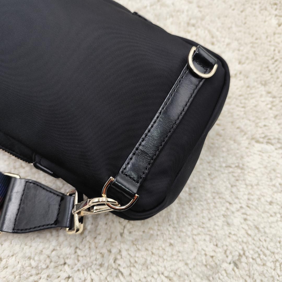 美品 Paul Smith ボディバッグ ショルダー 黒 マルチストライプ 軽量