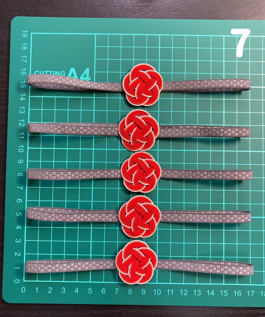 水引パーツ　meredithページ