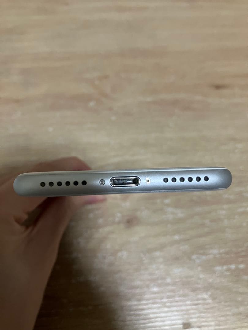 Apple iPhone 8 本体 64GB シルバー　箱付き