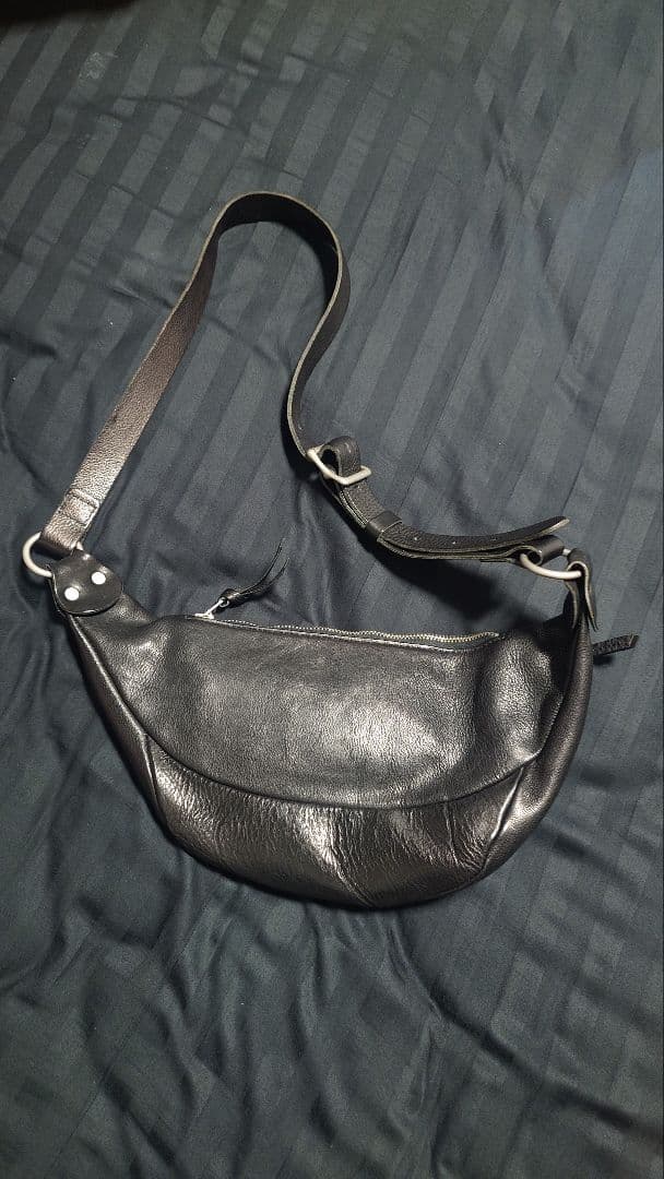 スロウ（SLOW）ボディバック　本革