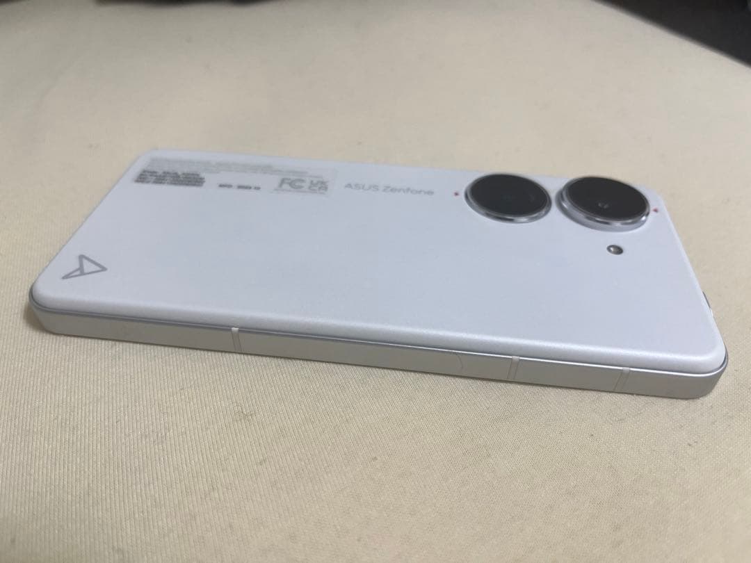 ASUS Zenfone10 256gb コメットホワイト