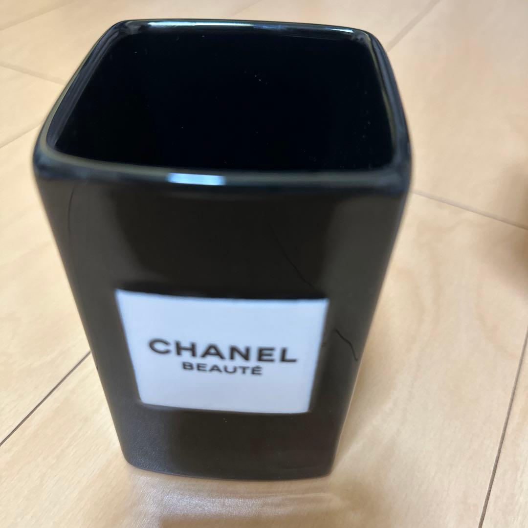 CHANEL BEAUTE メイクアップブラシ立て