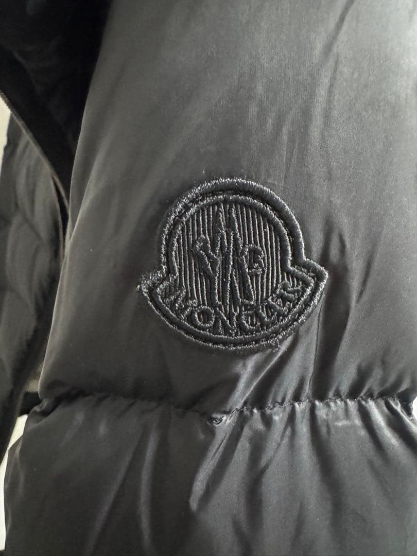 【本日限定】モンクレール 黒 ダウンジャケット