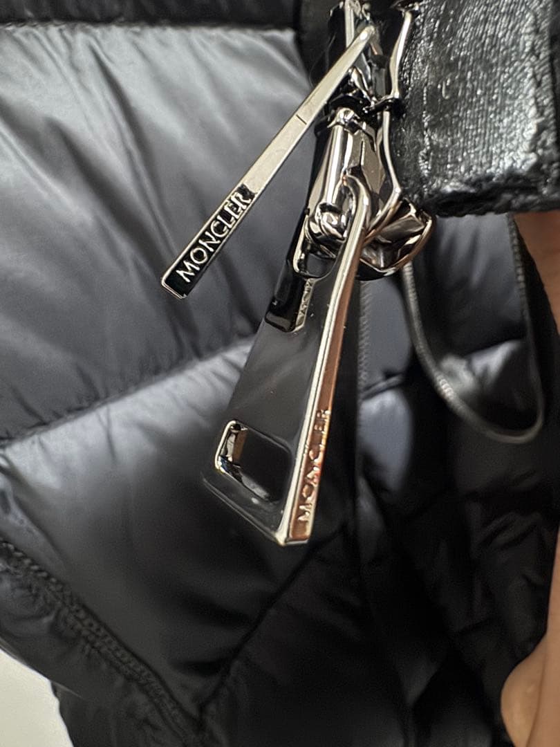 【本日限定】モンクレール 黒 ダウンジャケット