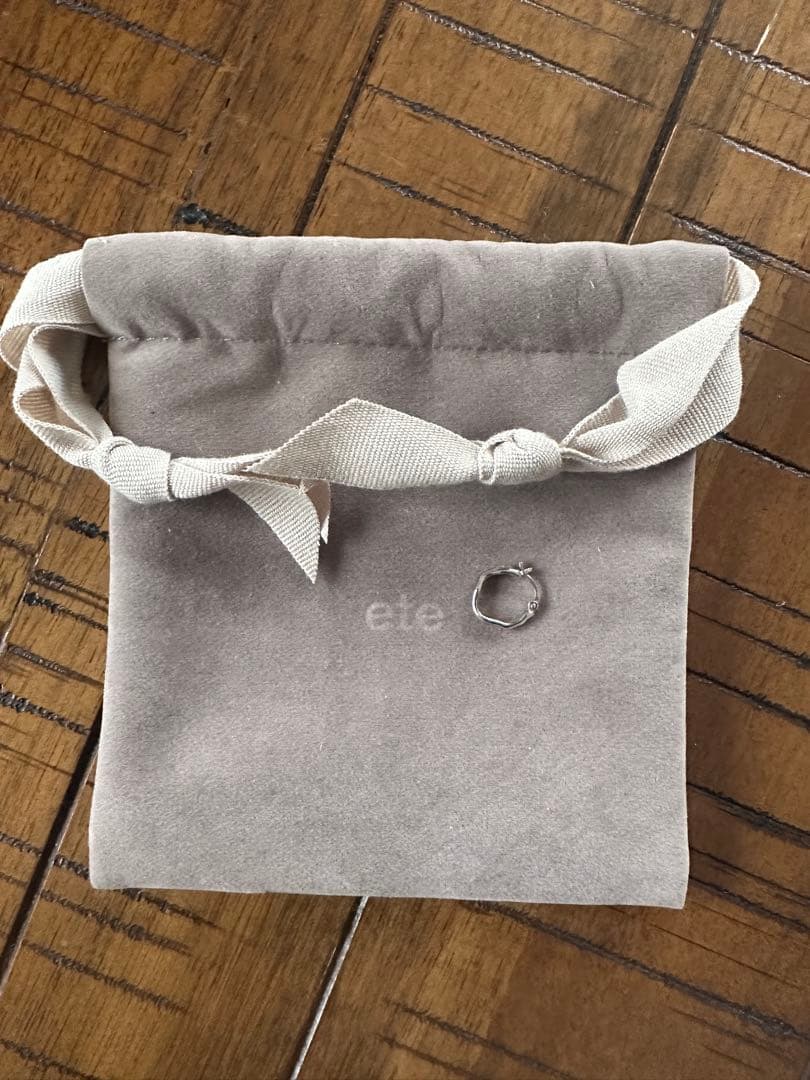 ete ツイストフープピアス　シルバー（片耳のみ）原価22,000