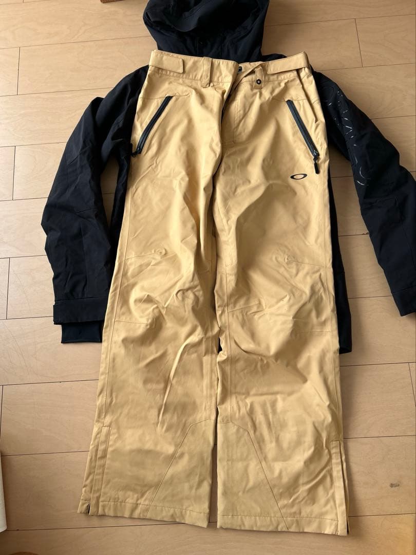 Oakley スノーボードウェア　上下セット　黒・キャメル