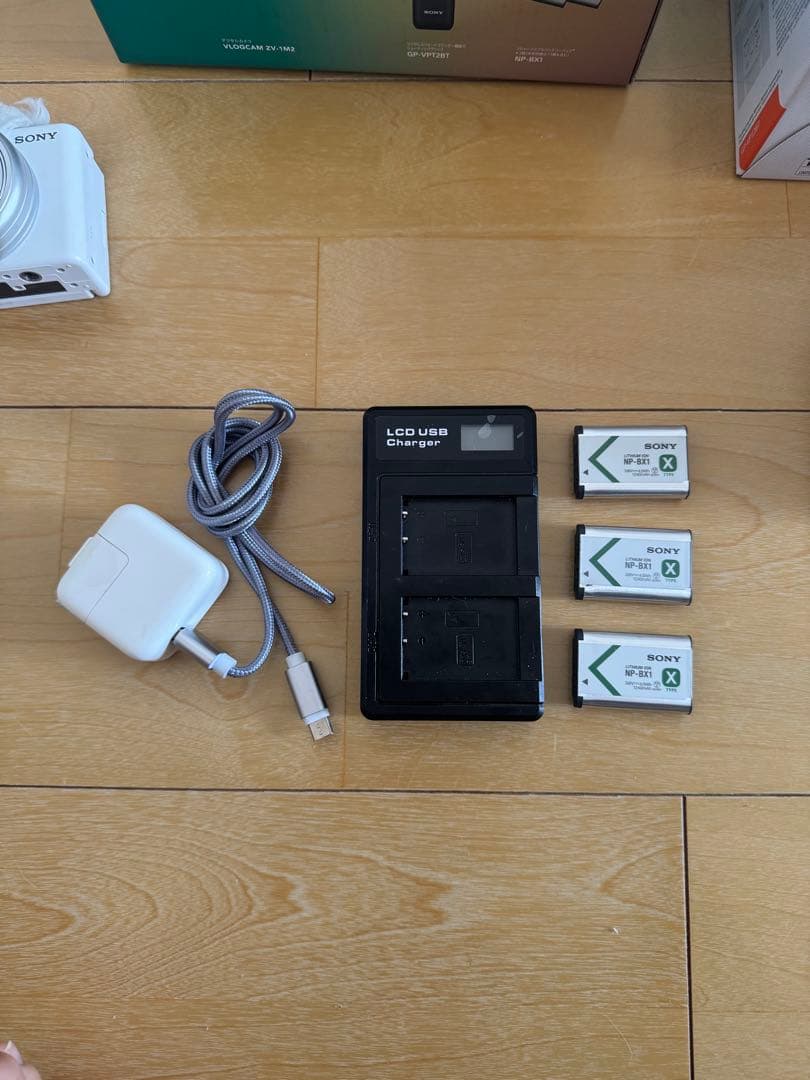 【SONY】zv-1m2￤グリップ付き￤バッテリー3つ￤フィルム付き
