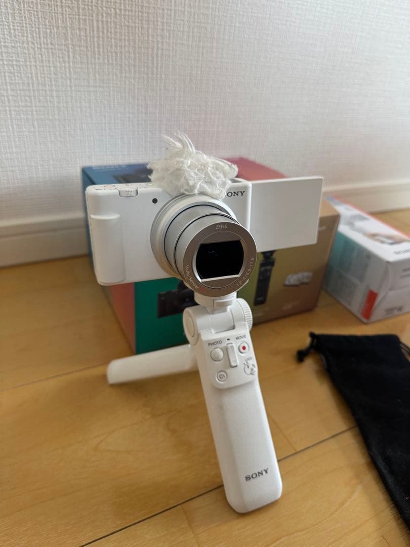 【SONY】zv-1m2￤グリップ付き￤バッテリー3つ￤フィルム付き